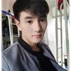 刘勇,原“校篮球队队员”
座右铭:勇敢的踏出这一步,然后坚持不懈,我们就一定能成功!