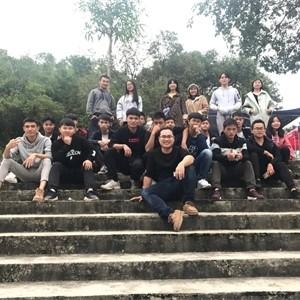 辅导员带学生进行户外活动 (2)