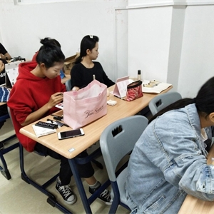 播音与主持专业化妆课程
