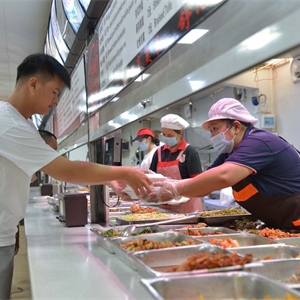 学校食堂