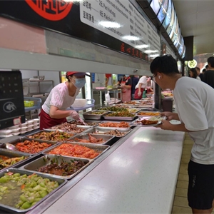 学校食堂