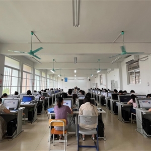 学院教师上公开课